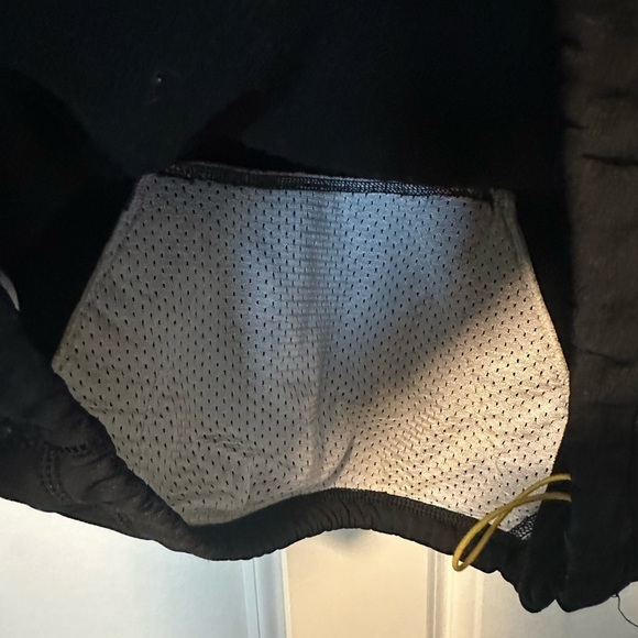 Nike Therma Fit Woman's Size M Black Purple Pullover Hoodie Comfy Sweater Pocket - Picture 9 of 13